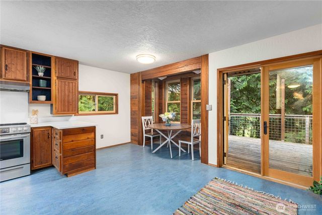 1350 SW Berry Lake Road, Port Orchard, WA 98367