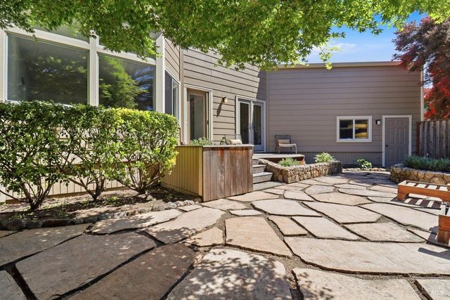 111 Parkview Cir, Corte Madera, CA 94925