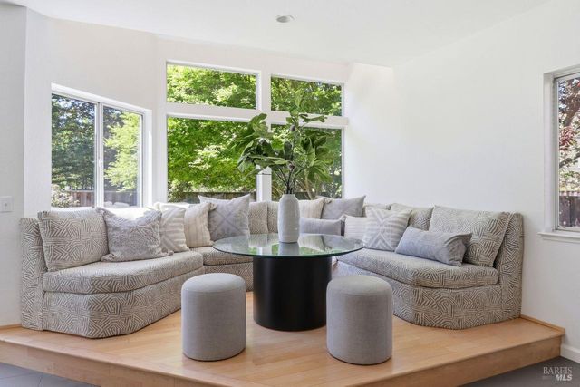 111 Parkview Cir, Corte Madera, CA 94925