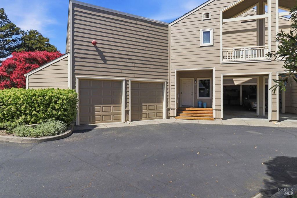 111 Parkview Cir, Corte Madera, CA 94925