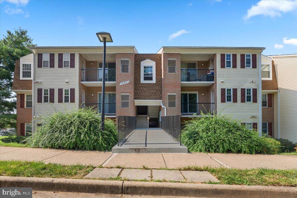 14901 RYDELL RD #201, Centreville, VA 20121