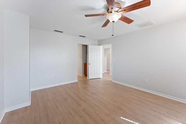 301 Candela Cir, Sacramento, CA 95835