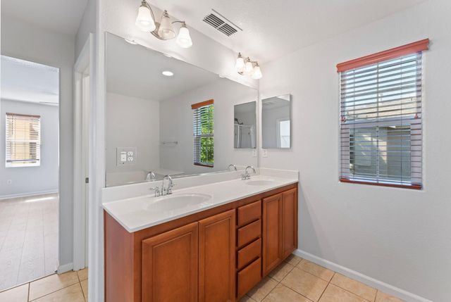 301 Candela Cir, Sacramento, CA 95835