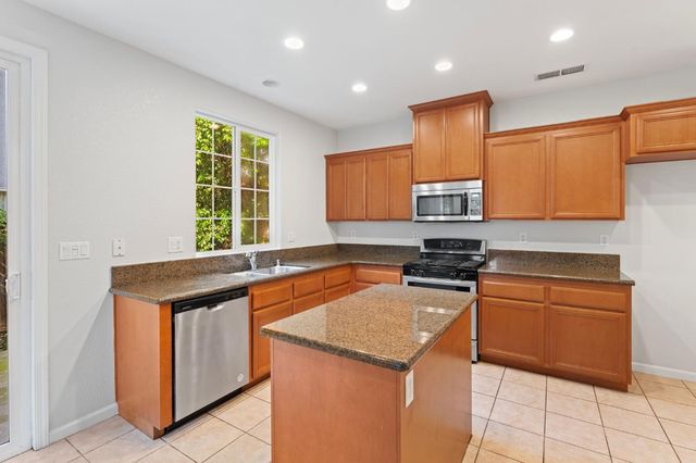 301 Candela Cir, Sacramento, CA 95835