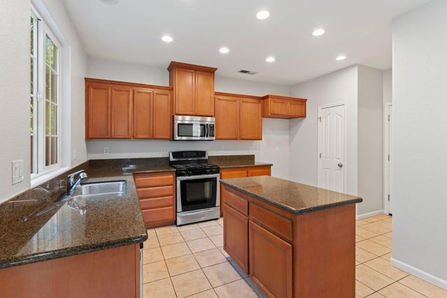 301 Candela Cir, Sacramento, CA 95835