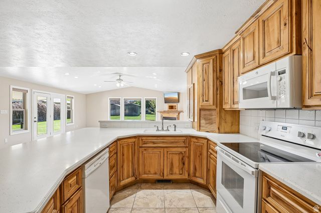 9270 S JANA LEE DR, West Jordan, UT 84088