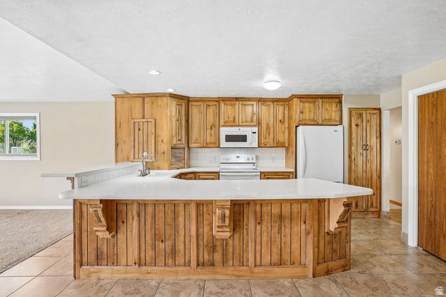 9270 S JANA LEE DR, West Jordan, UT 84088