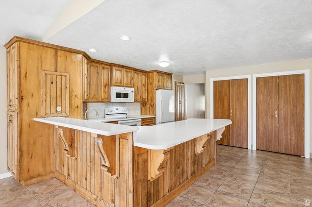 9270 S JANA LEE DR, West Jordan, UT 84088