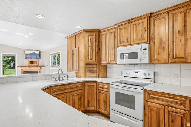 9270 S JANA LEE DR, West Jordan, UT 84088
