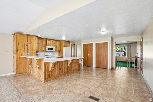 9270 S JANA LEE DR, West Jordan, UT 84088