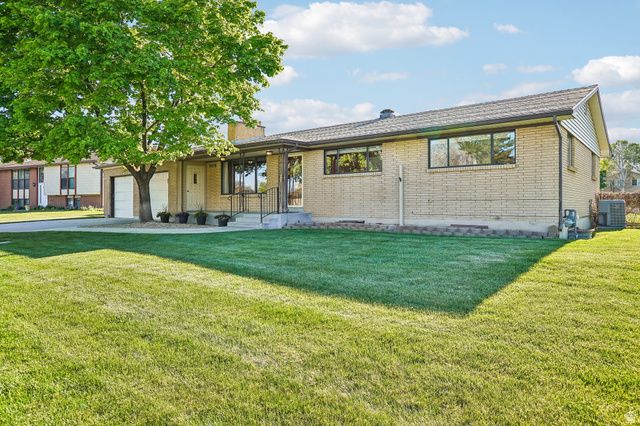 9270 S JANA LEE DR, West Jordan, UT 84088