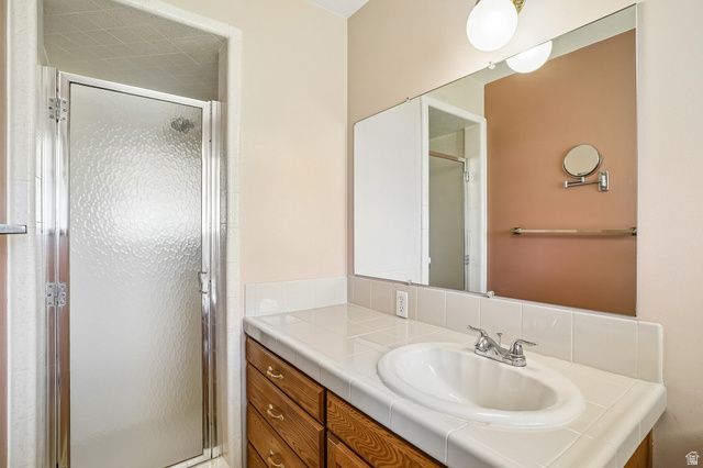 9270 S JANA LEE DR, West Jordan, UT 84088