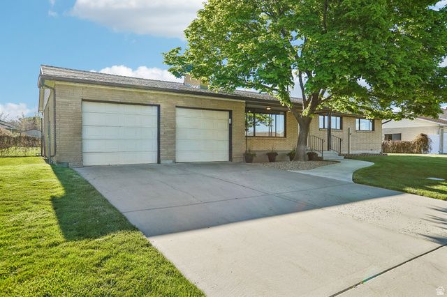 9270 S JANA LEE DR, West Jordan, UT 84088