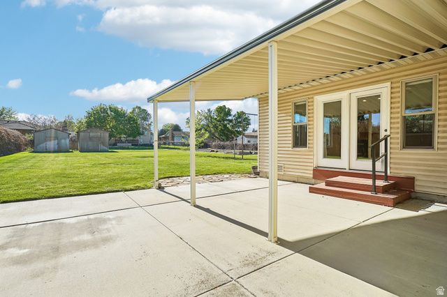 9270 S JANA LEE DR, West Jordan, UT 84088