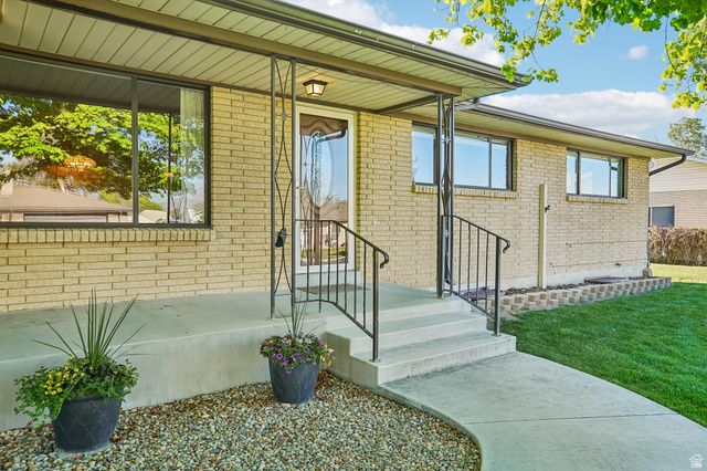 9270 S JANA LEE DR, West Jordan, UT 84088