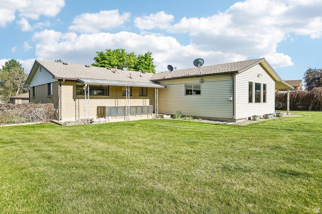 9270 S JANA LEE DR, West Jordan, UT 84088