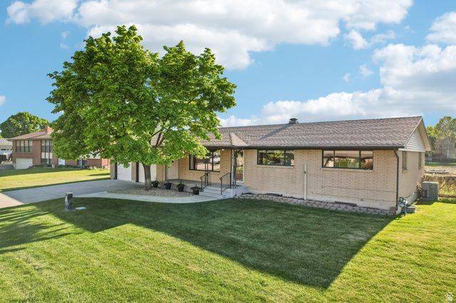 9270 S JANA LEE DR, West Jordan, UT 84088