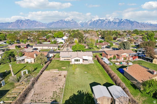 9270 S JANA LEE DR, West Jordan, UT 84088