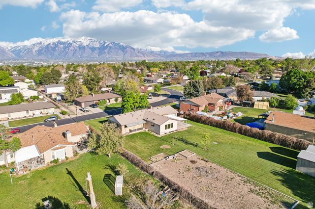 9270 S JANA LEE DR, West Jordan, UT 84088