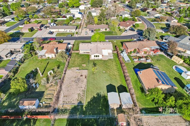 9270 S JANA LEE DR, West Jordan, UT 84088