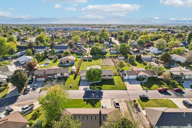 9270 S JANA LEE DR, West Jordan, UT 84088