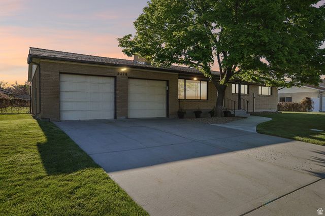 9270 S JANA LEE DR, West Jordan, UT 84088