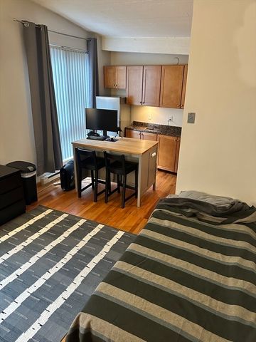 12 Stoneholm St 420, Boston, MA 02155