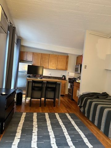 12 Stoneholm St 420, Boston, MA 02155