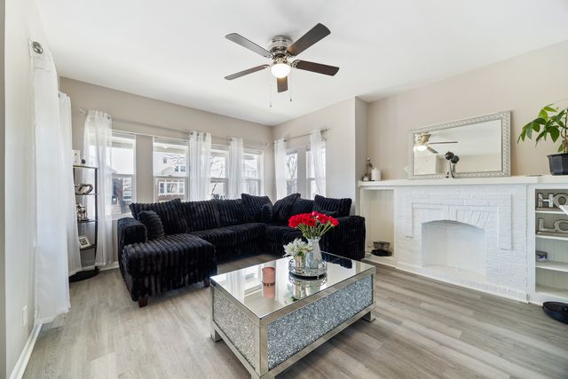 2431 Gunderson Avenue, Berwyn, IL 60402