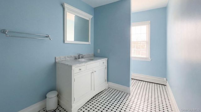 1 6th Street, Nesconset, NY 11767