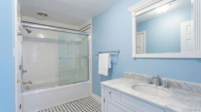 1 6th Street, Nesconset, NY 11767