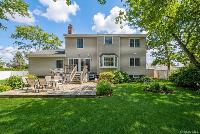 1 6th Street, Nesconset, NY 11767