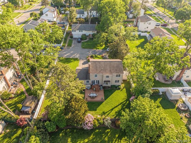 1 6th Street, Nesconset, NY 11767