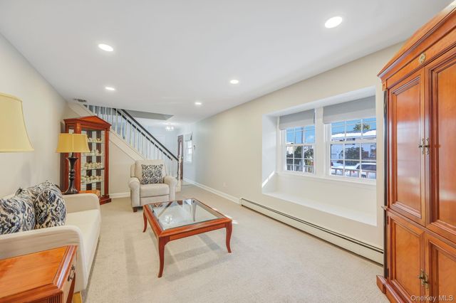 1 6th Street, Nesconset, NY 11767