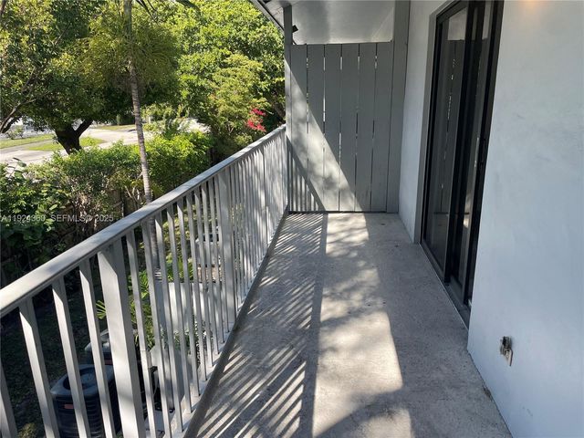 1401 NE 53rd St 211, Fort Lauderdale, FL 33334