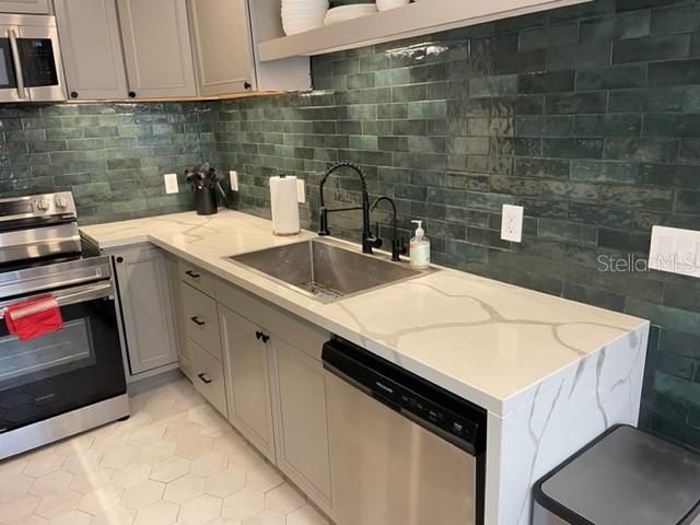 3646 6TH AVENUE N, St Petersburg, FL 33713