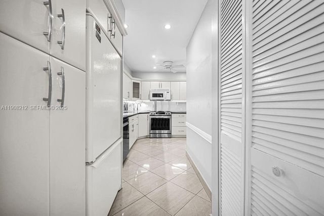 4020 N Hills Drive 2, Hollywood, FL 33021
