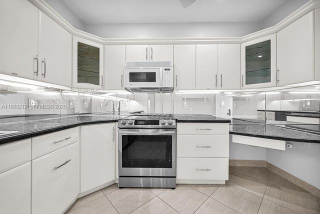 4020 N Hills Drive 2, Hollywood, FL 33021