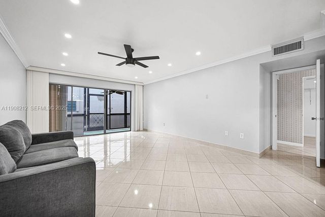 4020 N Hills Drive 2, Hollywood, FL 33021