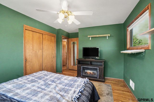 9816 Emmet Street, Omaha, NE 68134