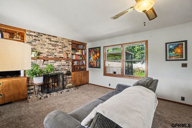 9816 Emmet Street, Omaha, NE 68134