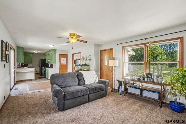 9816 Emmet Street, Omaha, NE 68134