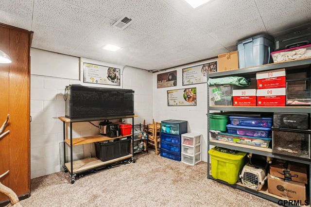 9816 Emmet Street, Omaha, NE 68134