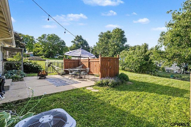 9816 Emmet Street, Omaha, NE 68134