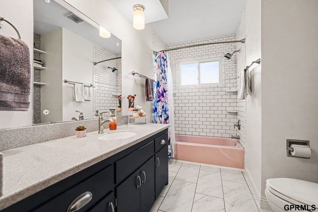 9816 Emmet Street, Omaha, NE 68134