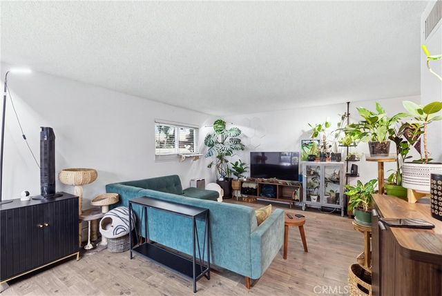1328 Primrose 4, Upland, CA 91786