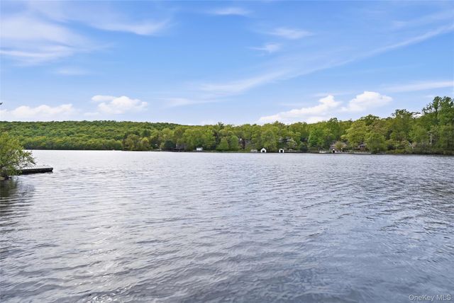 40 Chippewa Road, Putnam Valley, NY 10579