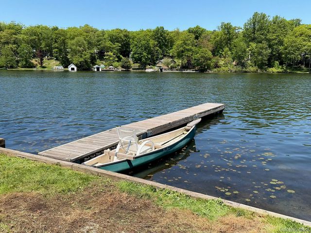 40 Chippewa Road, Putnam Valley, NY 10579