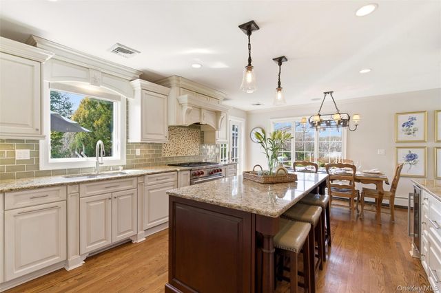 36 Bay Drive E, Huntington, NY 11743