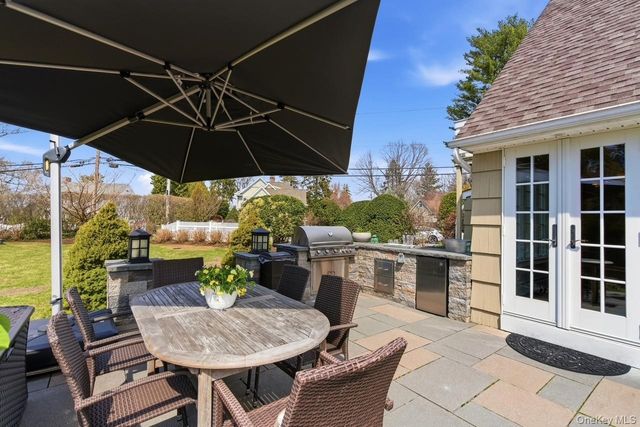 36 Bay Drive E, Huntington, NY 11743